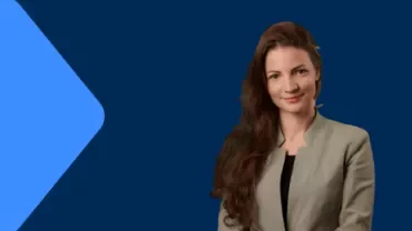 Iulia dragus smiling in a blue background